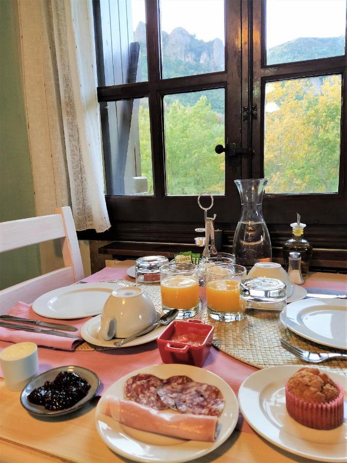 Hotel Rural El Mirador De Los Pirineos ซานตาครูซ เด ลาเซรอส ภายนอก รูปภาพ