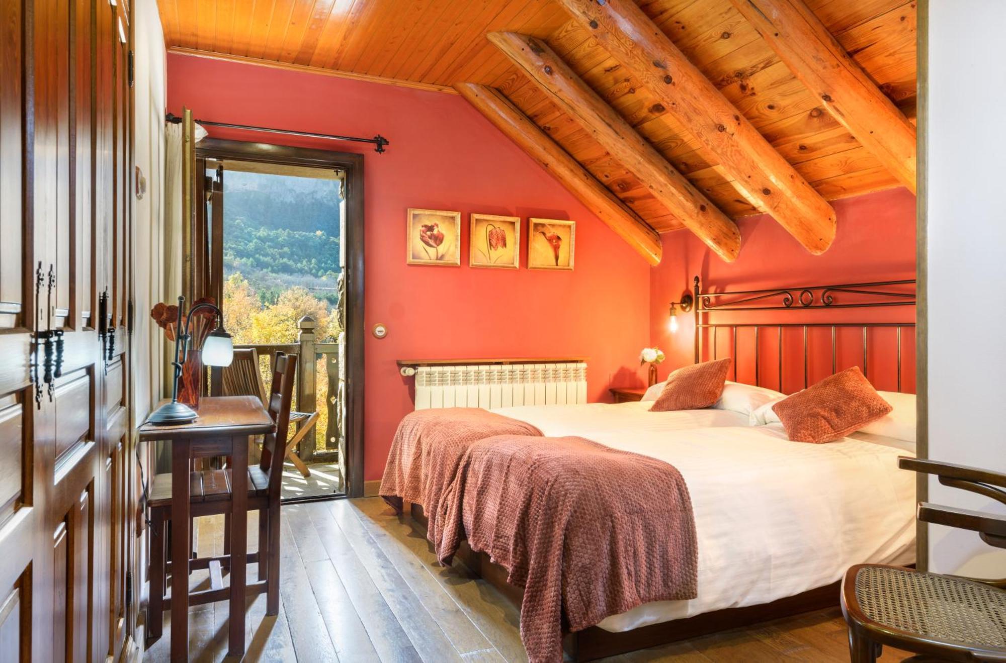 Hotel Rural El Mirador De Los Pirineos ซานตาครูซ เด ลาเซรอส ภายนอก รูปภาพ